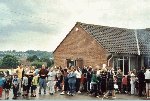 The queue to meet Bob and Danny, not the queue for the barbecue !!!

Parcroft School, Yeovil, 14-Jul-2001.