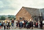 The queue to meet Bob and Danny, not the queue for the barbecue !!!

Parcroft School, Yeovil, 14-Jul-2001.